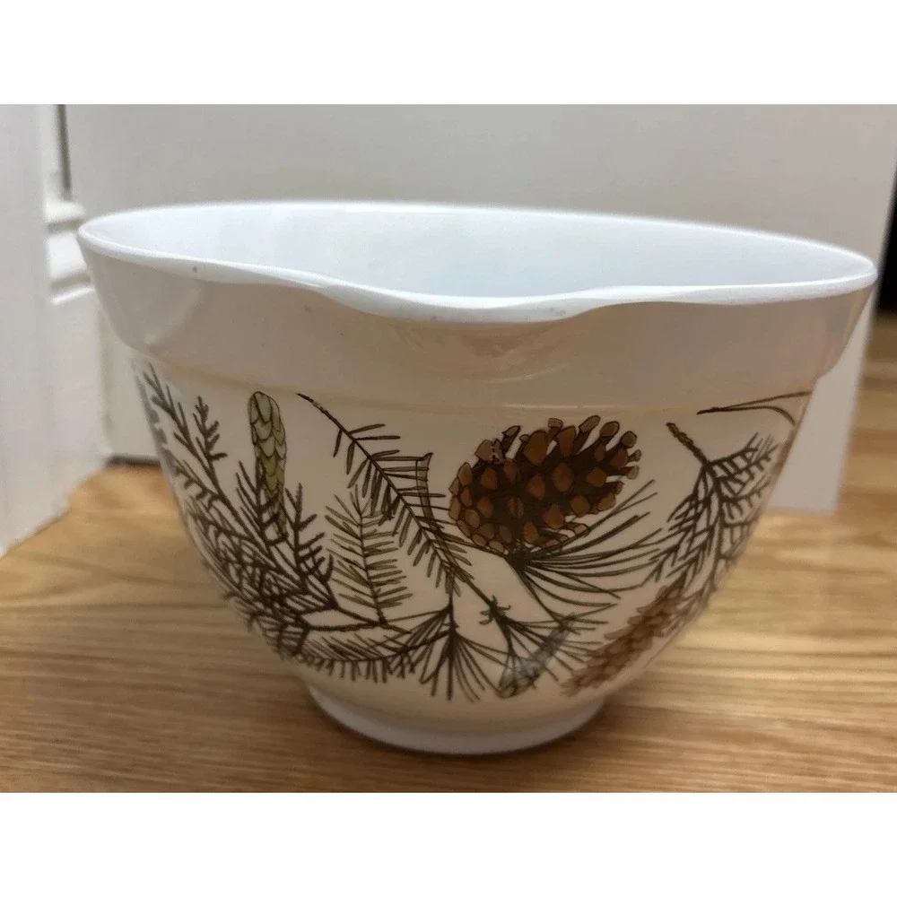 Stonewall Kitchen Batter Bowl Mix Pour Spout Melamine Non-Slip Base Pine Cones